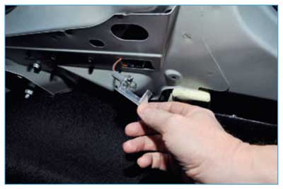 Ford Focus II. Снятие плафонов освещения салона и багажного отделения, замена ламп