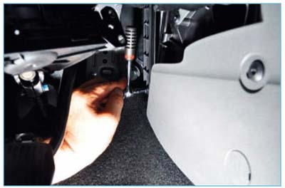 Ford Focus II. Замена фильтров системы отопления, кондиционирования и воздушного фильтра двигателя