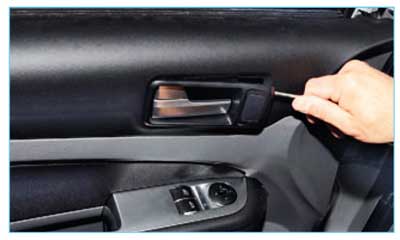 Ford Focus II. Снятие наружного зеркала заднего вида, обивки передней и задней дверей