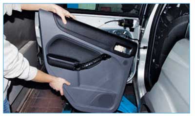 Ford Focus II. Снятие наружного зеркала заднего вида, обивки передней и задней дверей