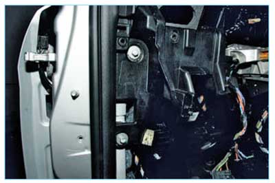Ford Focus II. Снятие каркаса панели приборов