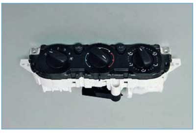 Ford Focus II. Снятие блока управления отопления, вентиляцией, кондиционированием и вентилятора отопителя