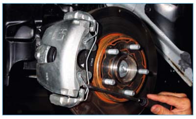 Ford Focus II. Замена колодок тормозных механизмов передних колес