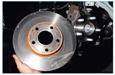 Ford Focus II.  Снятие дисков тормозных механизмов колёс