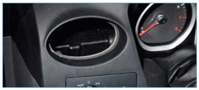Ford Focus II. Снятие звукового сигнала, выключателя заднего хода и переключателя режима работы фар