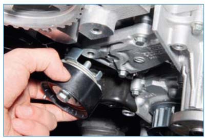 Ford Focus II. Проверка состояния и замена ремня привода газораспределительного механизма (ГРМ)