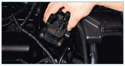 Ford Focus II. Снятие электронного блока управления двигателем, датчиков и катушки зажигания