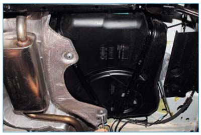 2.3.1. Ford Focus II. Сброс давления в системе питания. Снятие топливного бака и сливной трубы