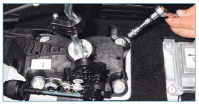  Ford Focus II. Снятие и установка сальника привода переднего колеса и механизма управления коробкой передач