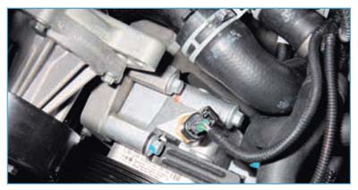 Ford Focus II. Замена датчика давления в гидроприводе и снятие насоса гидроусилителя рулевого управления