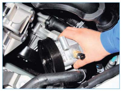 Ford Focus II. Замена датчика давления в гидроприводе и снятие насоса гидроусилителя рулевого управления