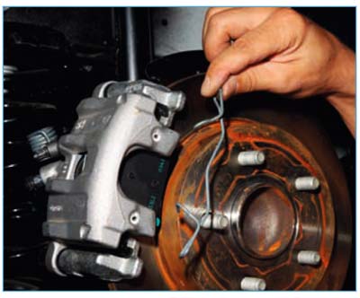 Ford Focus II. Замена колодок тормозных механизмов задних колес 